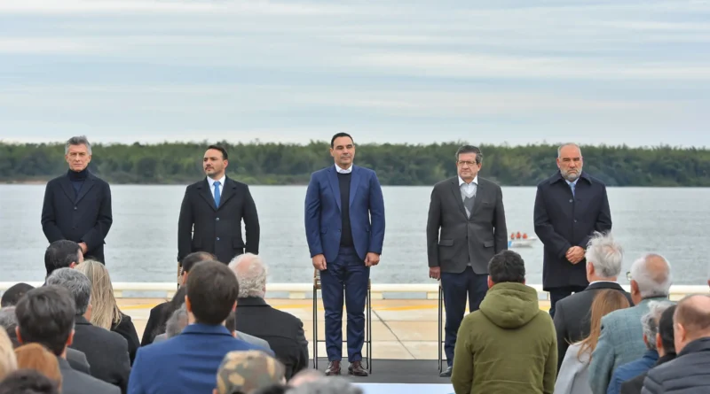 Valdés inauguró el nuevo puerto de Ituzaingó marcando un hito en la logística regional