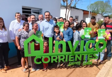 Valdés entregó viviendas Oñondivé y anunció la construcción de otras 20 para Ramada Paso